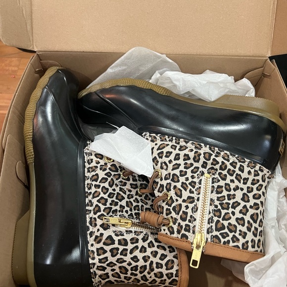 Brand new snow women boots size 7 - Picture 3 of 3